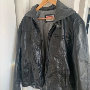 Like-New Levi’s Men’s Leather Jacket in Large